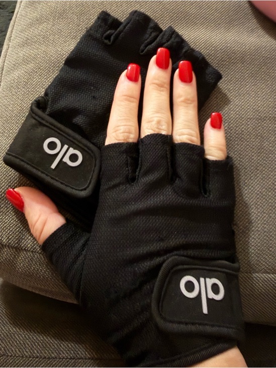 ALO Yoga Accessories - ALO Yoga Black Fingerless Workout Gloves